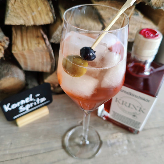 Krink Liquerus Kornelkirschlikör gemixt als Spritz