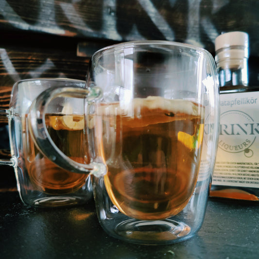 Krink Liqueurs Bratapfellikör gemixt als köstlicher Glüh-Apfel, die Alternative zum Glühwein