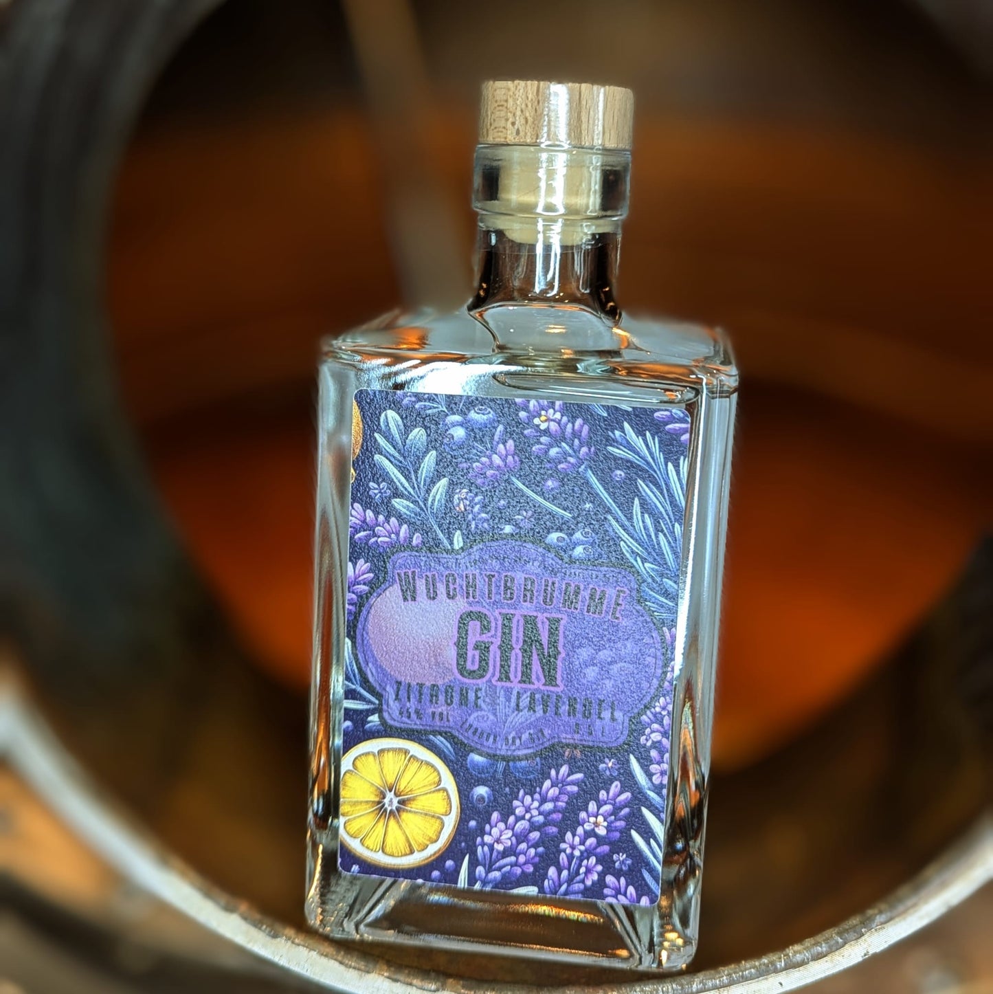 Wuchtbrumme Gin mit Zitrone und Lavendel. Mediterraner Gin mit Kräutern aus eigenem Anbau in Duisburg. Ruhrpott Gin