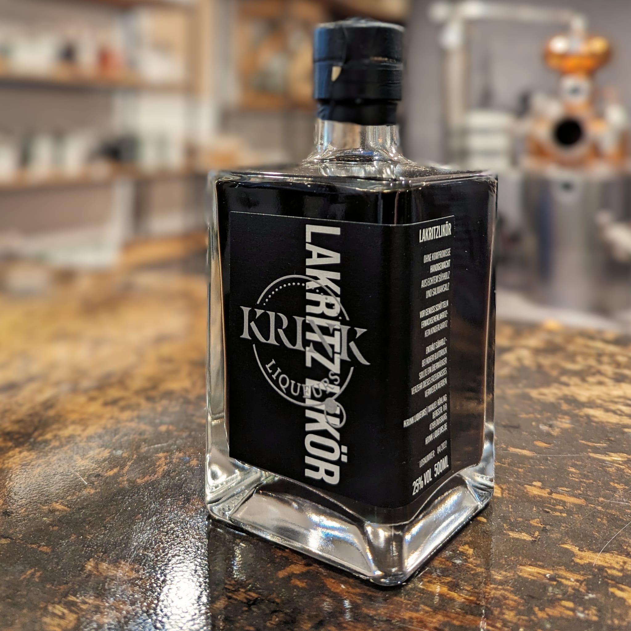 Lakritzlikör 0,5 L 25% vol – POTT.STIL Spezialitätenbrennerei Lakritzlikör 0,5 L 25% vol – POTT.STIL Spezialitätenbrennerei